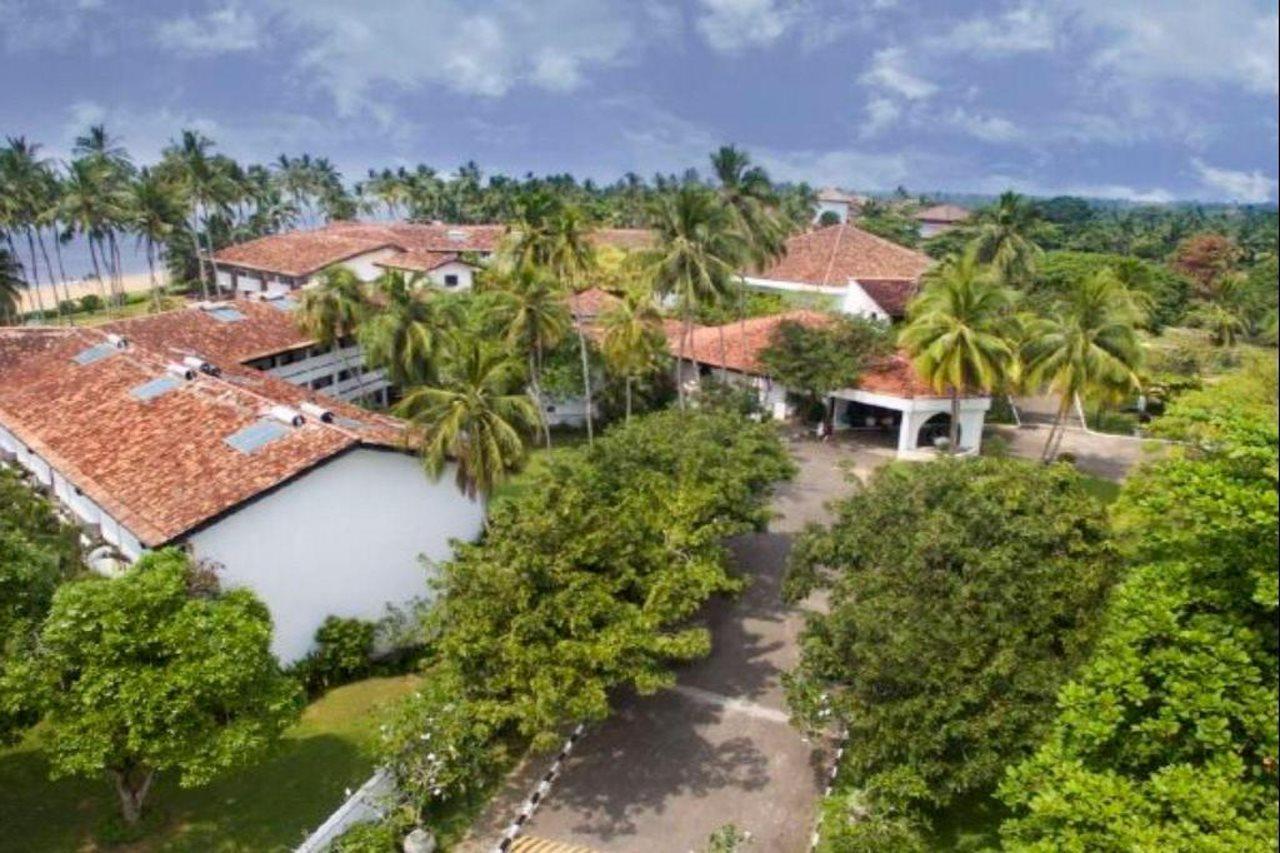 Tangerine Beach Hotel Kalutara Esterno foto