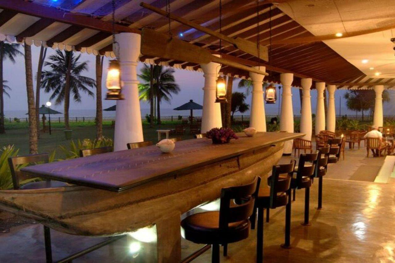 Tangerine Beach Hotel Kalutara Esterno foto