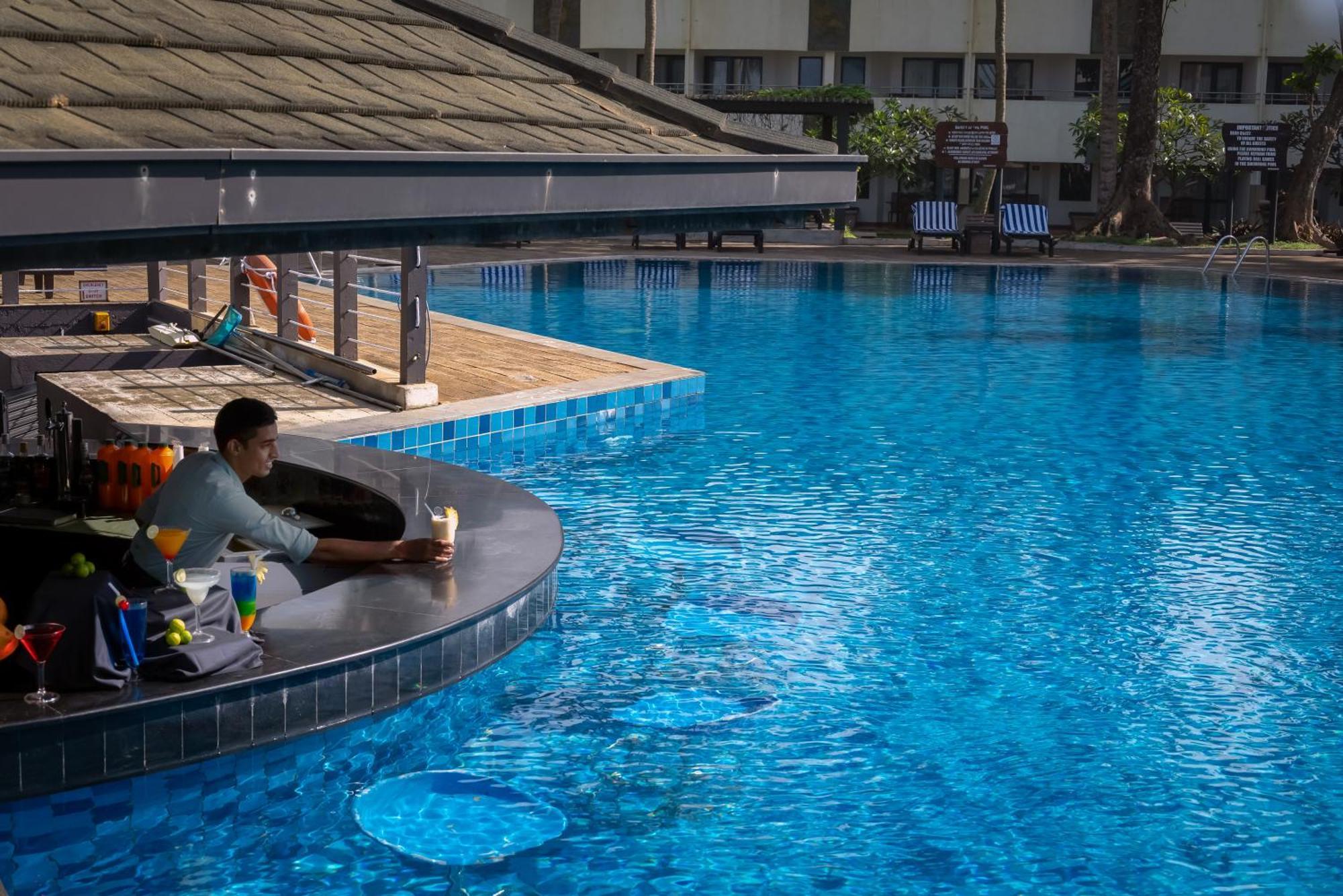 Tangerine Beach Hotel Kalutara Esterno foto