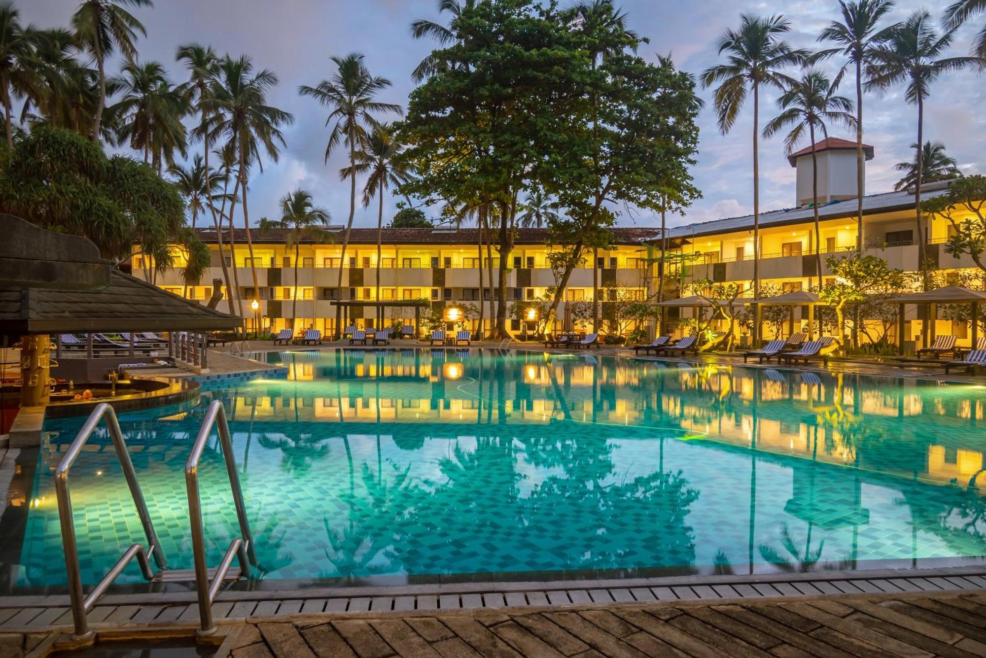 Tangerine Beach Hotel Kalutara Esterno foto