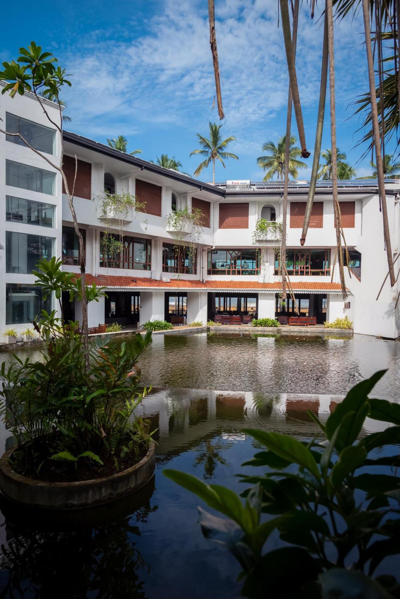 Tangerine Beach Hotel Kalutara Esterno foto
