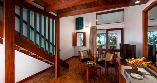 Tangerine Beach Hotel Kalutara Esterno foto