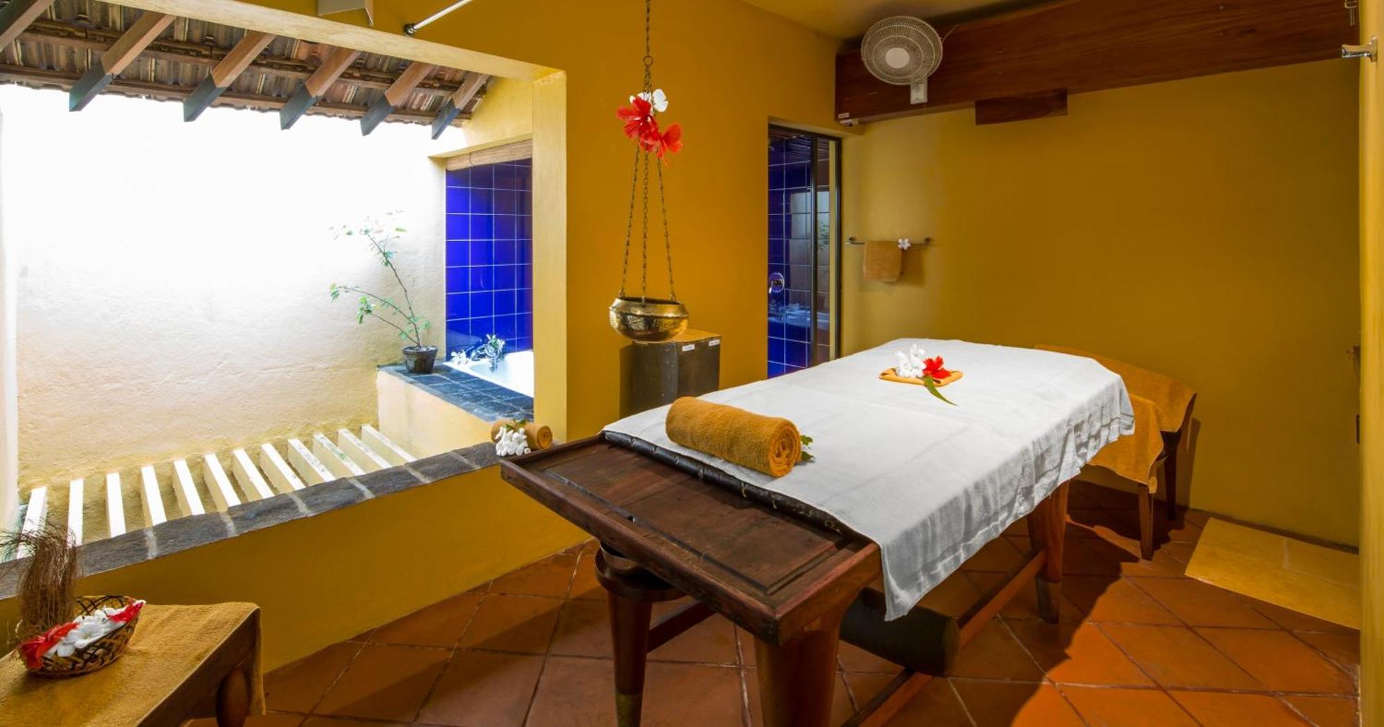 Tangerine Beach Hotel Kalutara Esterno foto