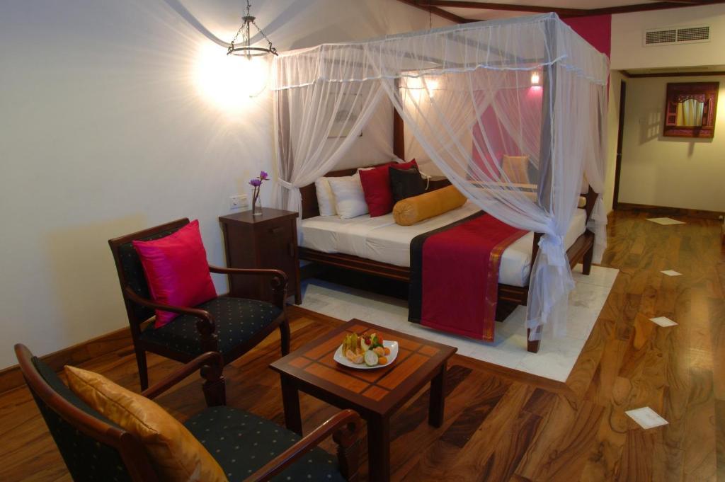 Tangerine Beach Hotel Kalutara Esterno foto