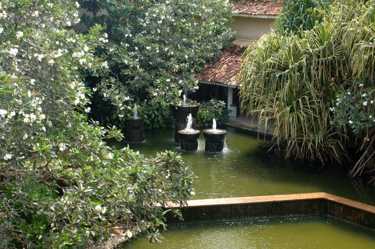 Tangerine Beach Hotel Kalutara Esterno foto